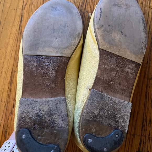 authentic Chanel cream patent ballerina ballet flats, 7 - Picture 2 of 3